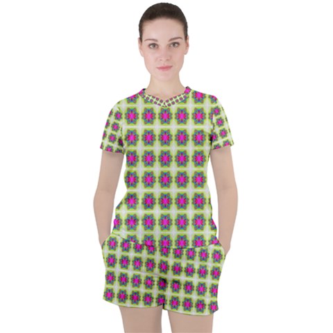 Seamless Geometric Blur Lines Women s Tee And Shorts Set by Pakrebo