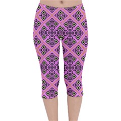 Seamless Wallpaper Geometric Pink Velvet Capri Leggings 