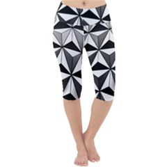 Black And White Diamond Shape Wallpaper Lightweight Velour Cropped Yoga Leggings by Pakrebo