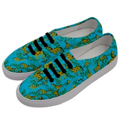 Cute Giraffes Pattern Men s Classic Low Top Sneakers