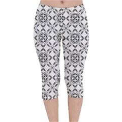 Black And White Patterned Backgroun Velvet Capri Leggings 