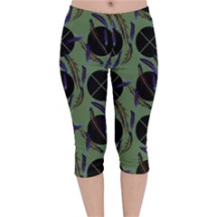 Feathers Pattern Velvet Capri Leggings 