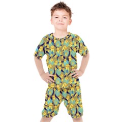 Cute Lions Pattern Kids  Tee And Shorts Set by bloomingvinedesign