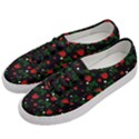 Strawberries pattern Women s Classic Low Top Sneakers View2