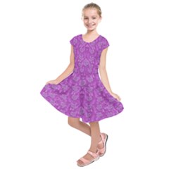 Roses And Roses A Soft  Purple Flower Bed Ornate Kids  Short Sleeve Dress