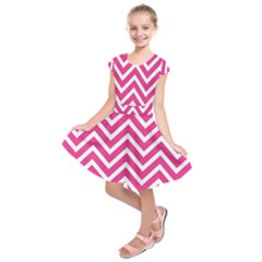 Chevrons Zigzag Pattern Design Pink White Kids  Short Sleeve Dress by Wegoenart