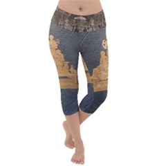 Illustrated Exhibitor Lightweight Velour Capri Yoga Leggings