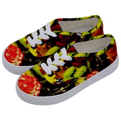 Flowers 1 1 Kids  Classic Low Top Sneakers by bestdesignintheworld