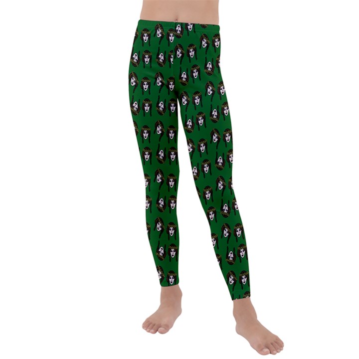 Retro Girl Daisy Chain Pattern Green Kids  Lightweight Velour Leggings