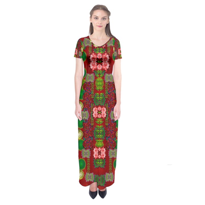 In Time For The Season Of Christmas An Jule Short Sleeve Maxi Dress