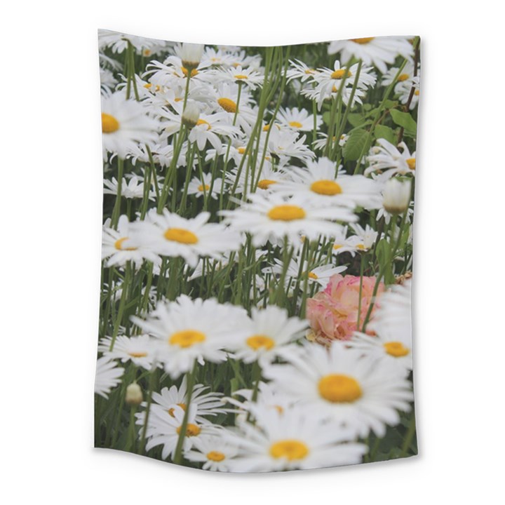 Champs de marguerites Medium Tapestry