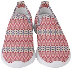 Christmas Pattern Background Green Decorative Star Snow Kids  Slip On Sneakers by Vaneshart