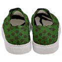 Rose Stars So Beautiful On Green Women s Classic Low Top Sneakers View4