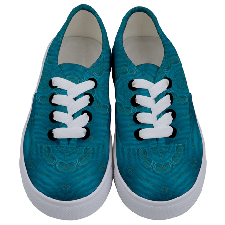 Spiritual Sun Is Raising Over The Peace Of Mind Sea Kids  Classic Low Top Sneakers