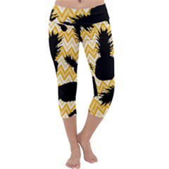 Ananas Chevrons Noir/jaune Capri Yoga Leggings by kcreatif