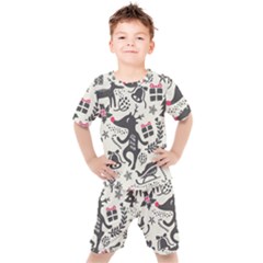 Hand Drawn Pattern Christmas Kids  Tee And Shorts Set by Vaneshart