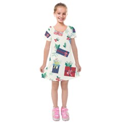 Christmas Gifts Pattern With Flowers Leaves Kids  Short Sleeve Velvet Dress by Vaneshart