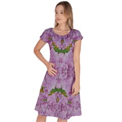 Fauna Flowers In Gold And Fern Ornate Classic Short Sleeve Dress