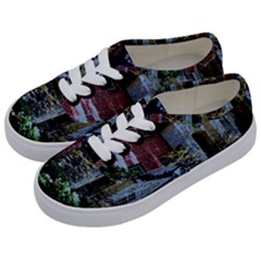 Hot Day In Dallas 53 Kids  Classic Low Top Sneakers by bestdesignintheworld