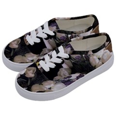 Tulips 1 1 Kids  Classic Low Top Sneakers by bestdesignintheworld