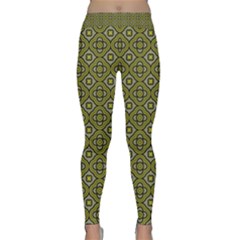 Tomarapi Classic Yoga Leggings by deformigo