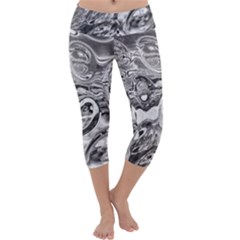 Pebbels In The Pond Capri Yoga Leggings