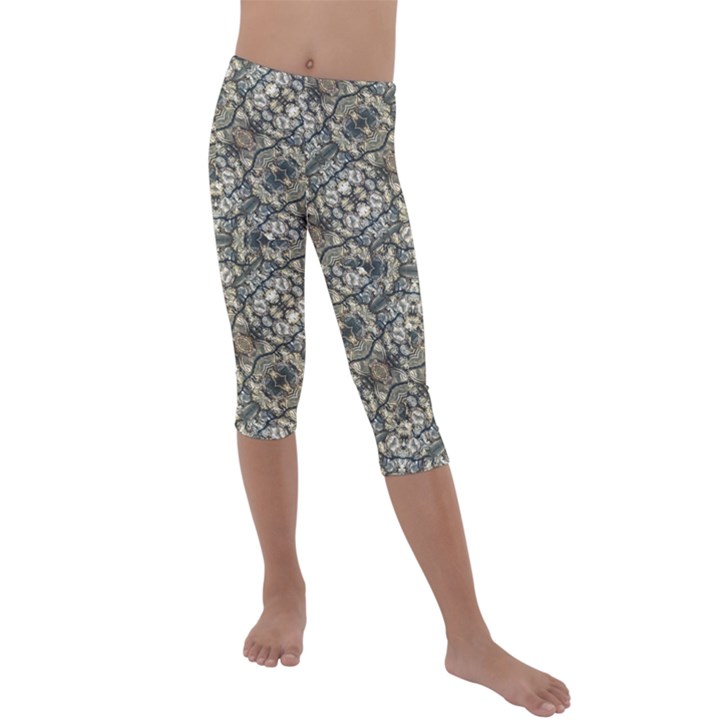 Urban Art Textured Print Pattern Kids  Lightweight Velour Capri Leggings 