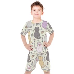 Funny Cartoon Cats Seamless Pattern  Kids  Tee And Shorts Set by Vaneshart