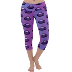 Ufo Alien Pattern Capri Yoga Leggings by Wegoenart