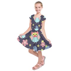 Owl Stars Pattern Background Kids  Short Sleeve Dress by Vaneshart