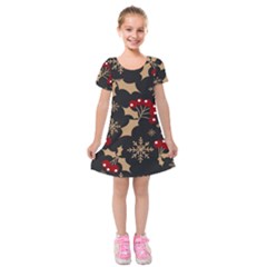 Christmas Pattern With Snowflakes Berries Kids  Short Sleeve Velvet Dress by Vaneshart