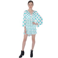 White Light Blue Hearts Pattern, Pastel Sky Blue Color V-neck Flare Sleeve Mini Dress