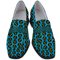 0059 Comic Head Bothered Smiley Pattern Women s Chunky Heel Loafers by DinzDas