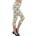 Abstract Flowers And Circle Lightweight Velour Capri Leggings  View4