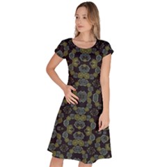 Modern Ornate Stylized Motif Print Classic Short Sleeve Dress