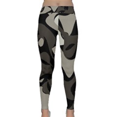 Trippy sepia paint splash, brown, army style camo, dotted abstract pattern Classic Yoga Leggings