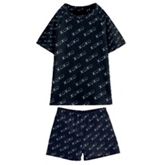 Xoxo Black And White Pattern, Kisses And Love Geometric Theme Kids  Swim Tee And Shorts Set by Casemiro