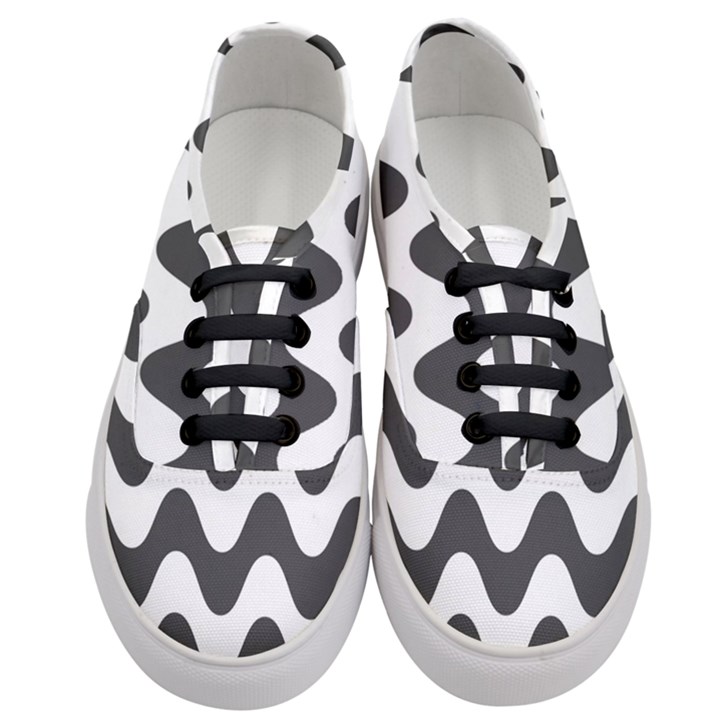 Copacabana  Women s Classic Low Top Sneakers