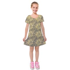 Retro Stlye Floral Decorative Print Pattern Kids  Short Sleeve Velvet Dress by dflcprintsclothing