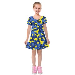 Blue And Yellow Camouflage Pattern Kids  Short Sleeve Velvet Dress by SpinnyChairDesigns