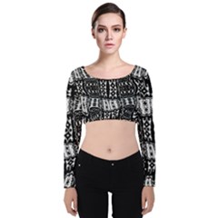 Abstract Black And White Stripes Checkered Pattern Velvet Long Sleeve Crop Top