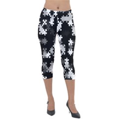 Black and White Jigsaw Puzzle Pattern Lightweight Velour Capri Leggings 