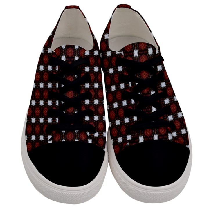 Poland 017ix Men s Low Top Canvas Sneakers