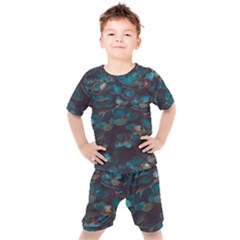 Realeafs Pattern Kids  Tee And Shorts Set by Sparkle