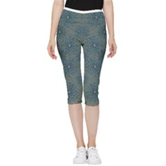 Decorative Wheat Wreath Stars Inside Out Lightweight Velour Capri Leggings 