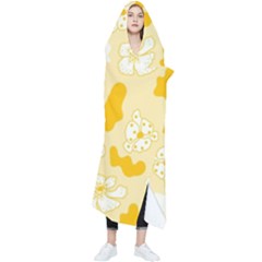 Abstract Daisy Wearable Blanket by Eskimos