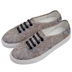 Linear Textured Botanical Motif Design Women s Classic Low Top Sneakers