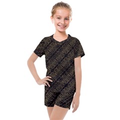 Interlace Stripes Golden Pattern Kids  Mesh Tee And Shorts Set