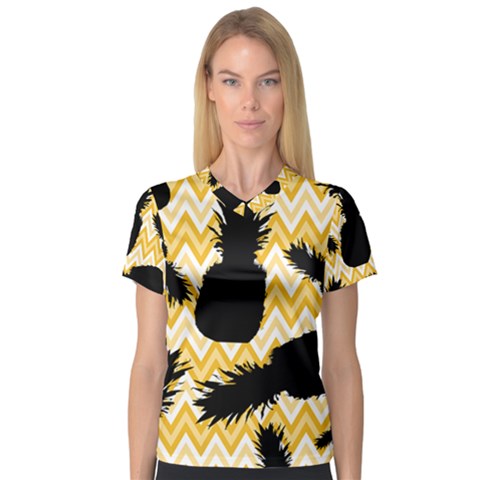 Ananas Chevrons Noir/jaune V-neck Sport Mesh Tee by kcreatif