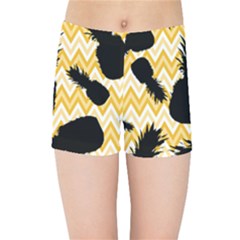 Ananas Chevrons Noir/jaune Kids  Sports Shorts by kcreatif